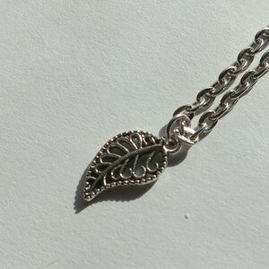 Leaf charm necklace 9 inches